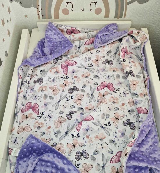 Minky flīsa sedziņa - “ Krāsainie taureņi" violets minky