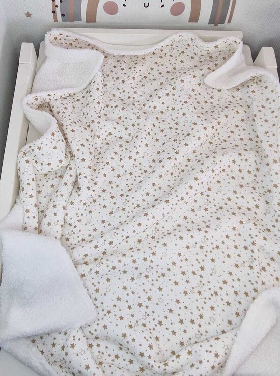 Muslīna un “Teddy” auduma sedziņa ar zvaigznītēm