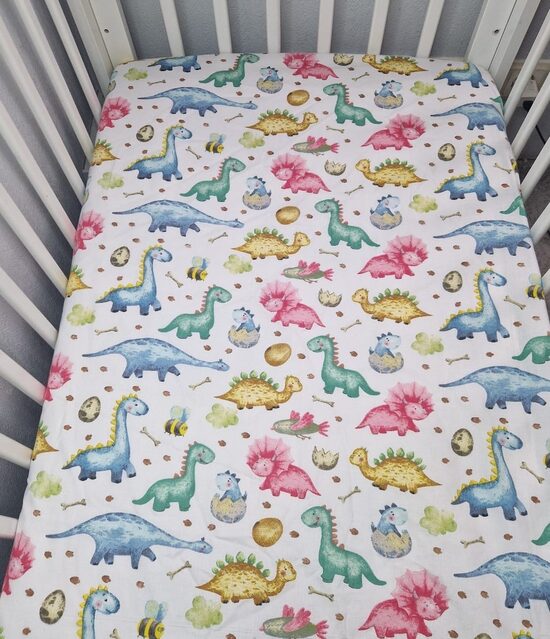 Kokvilnas palags ar gumiju - “krāsainie Dīno”