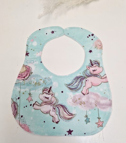 Lacīte-siekalu ķērājs ar vienradzi