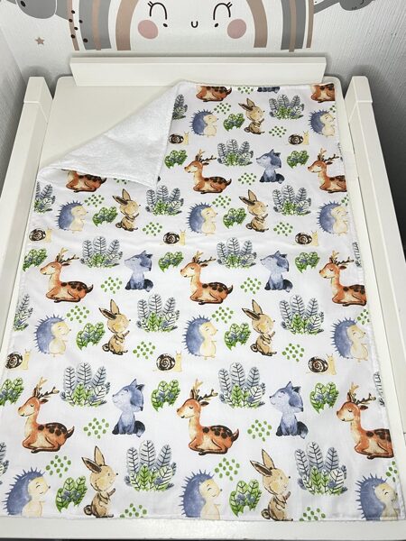 Mitrumnecaurlaidīgs paladziņš ar stirniņu, zaķi un ezi