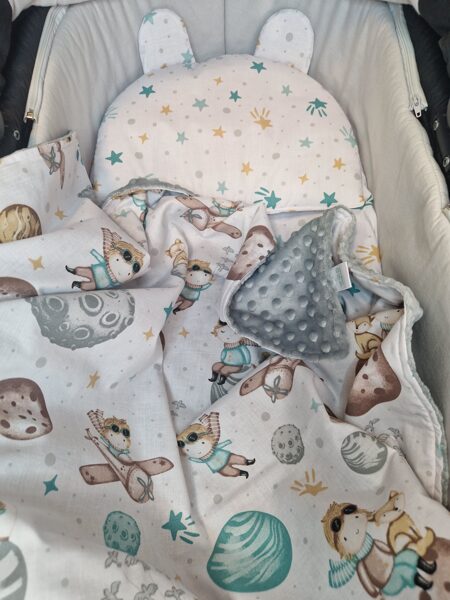 Plāns jaundzimušo spilvens - kosmoss